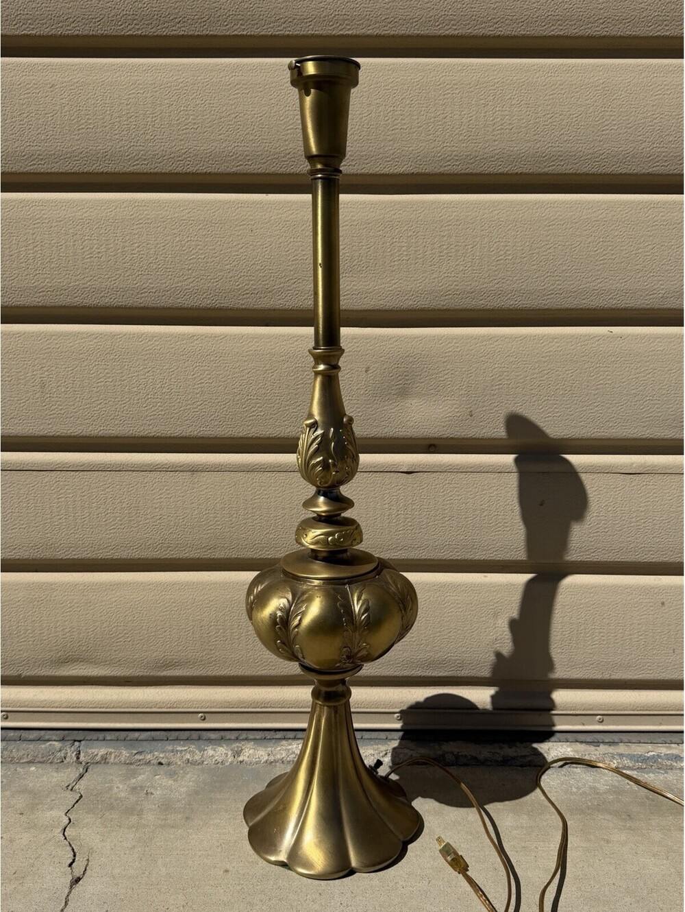 Vintage 1950s Rembrandt Masterpiece Brass Globe Table Lamp Hollywood Regency